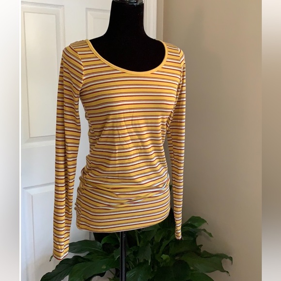 Poof Brand  - Ladies Size Small Top 🌿🆕🌿 - Picture 1 of 5